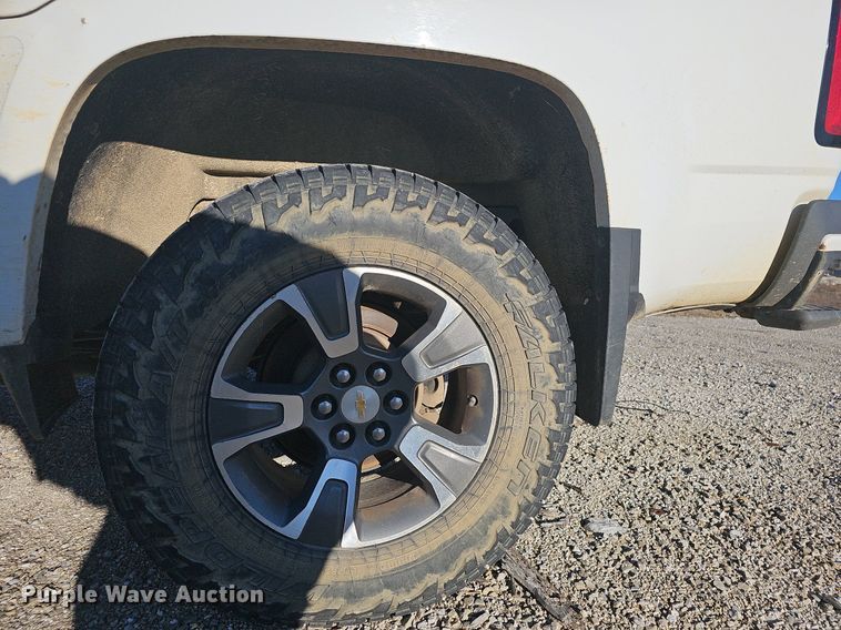 image for item NP9087 2015 Chevrolet Colorado  Crew Cab pickup truck