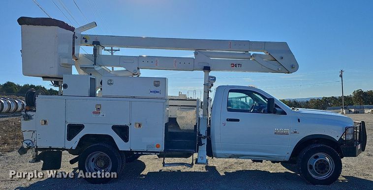 image for item NP9088 2015 Dodge Ram 5500HD  bucket truck