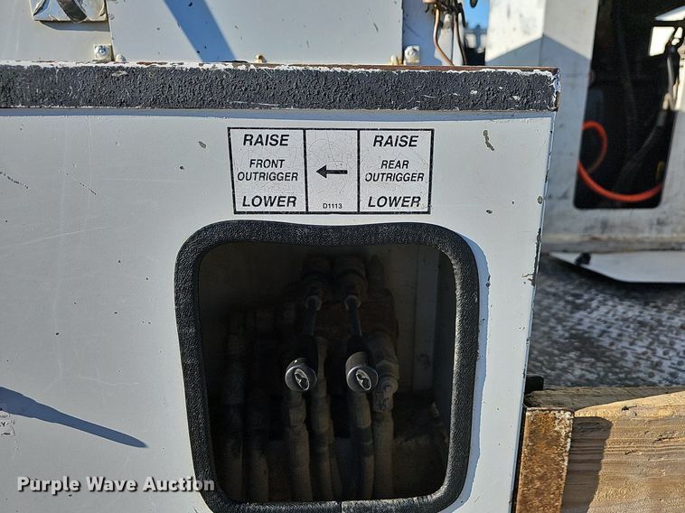 image for item NP9088 2015 Dodge Ram 5500HD  bucket truck