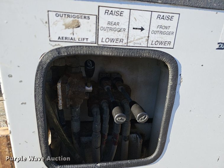 image for item NP9088 2015 Dodge Ram 5500HD  bucket truck