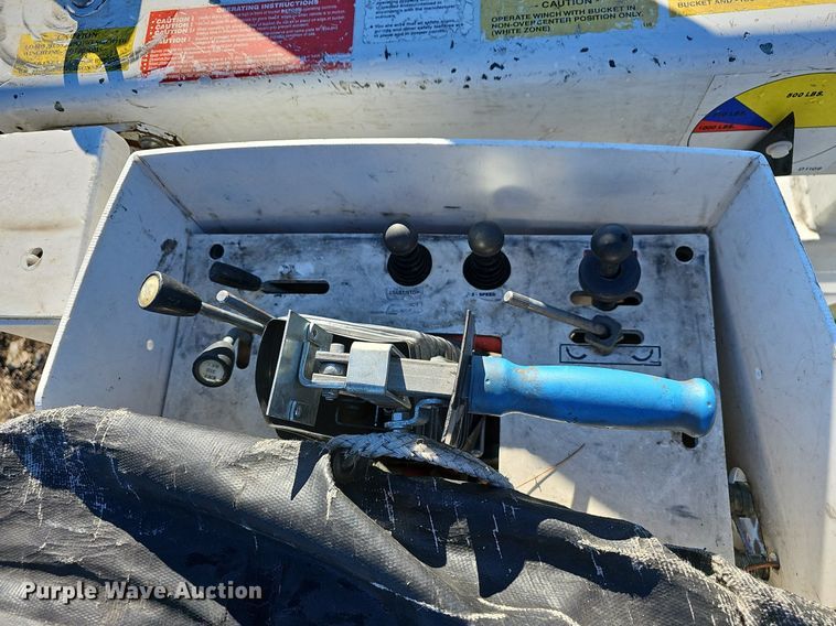 image for item NP9088 2015 Dodge Ram 5500HD  bucket truck