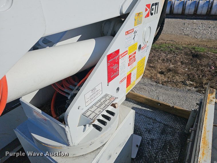 image for item NP9088 2015 Dodge Ram 5500HD  bucket truck