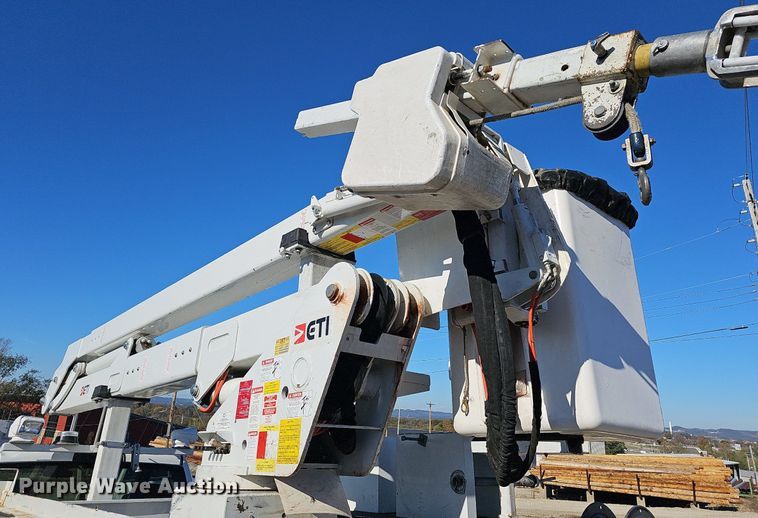 image for item NP9088 2015 Dodge Ram 5500HD  bucket truck