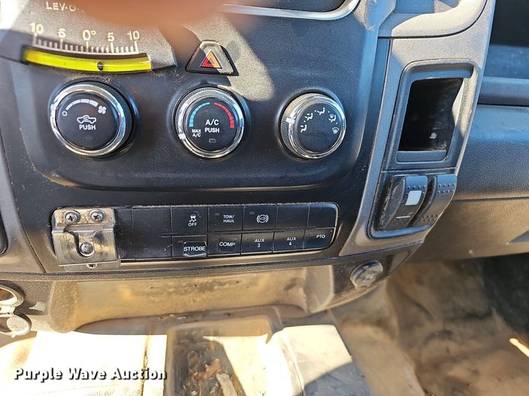 image for item NP9088 2015 Dodge Ram 5500HD  bucket truck