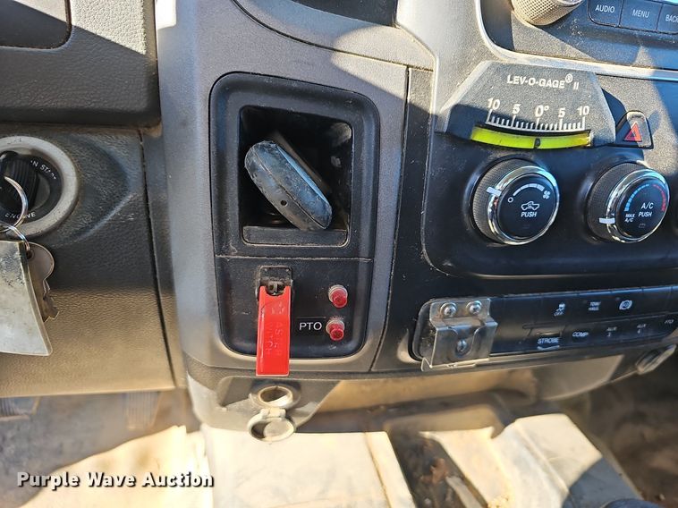 image for item NP9088 2015 Dodge Ram 5500HD  bucket truck