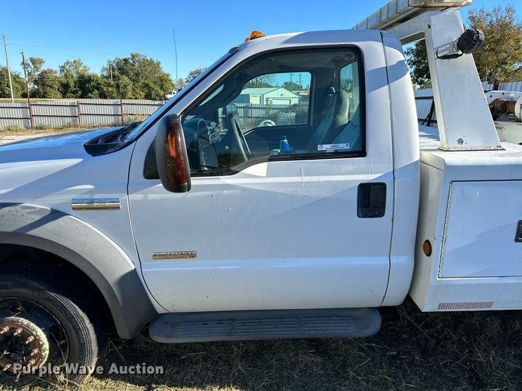 image for item NQ9504 2005 Ford F550  tow truck