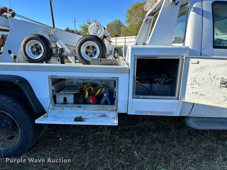 image for item NQ9504 2005 Ford F550  tow truck