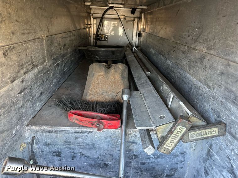 image for item NQ9504 2005 Ford F550  tow truck