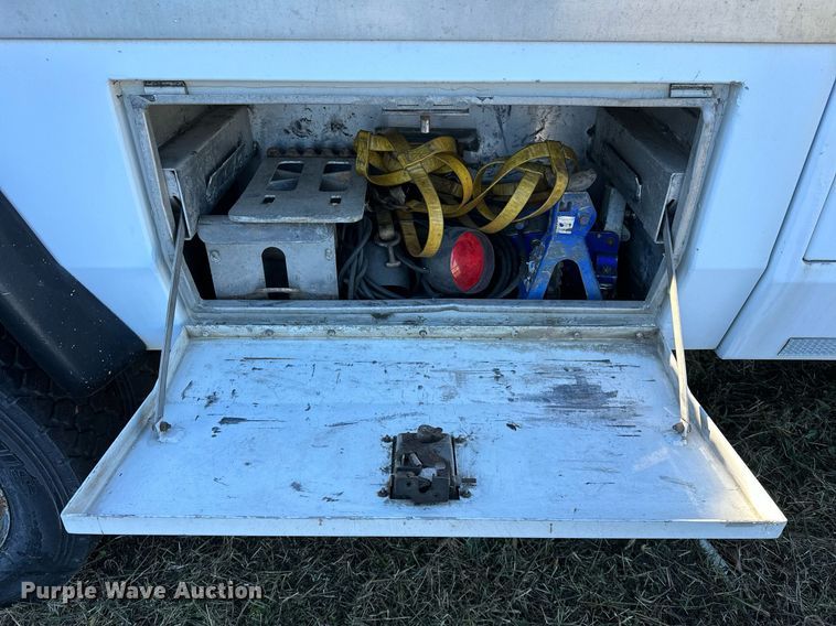 image for item NQ9504 2005 Ford F550  tow truck