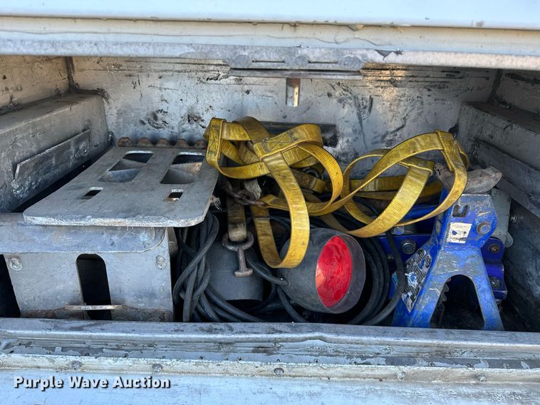 image for item NQ9504 2005 Ford F550  tow truck