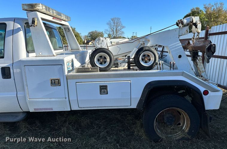 image for item NQ9504 2005 Ford F550  tow truck