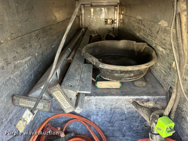 image for item NQ9504 2005 Ford F550  tow truck