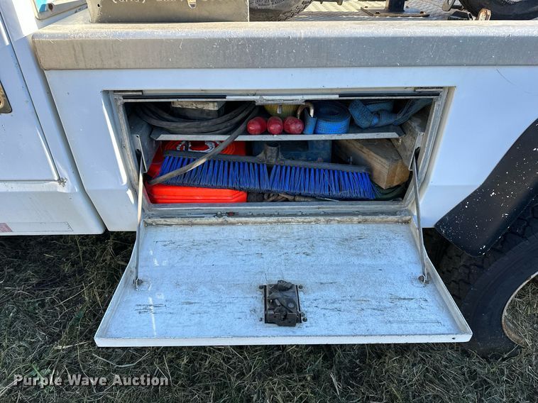 image for item NQ9504 2005 Ford F550  tow truck