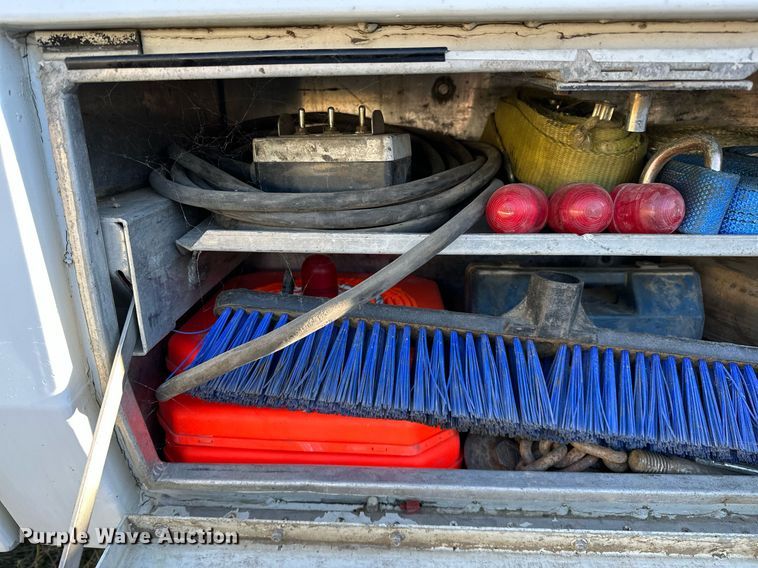 image for item NQ9504 2005 Ford F550  tow truck