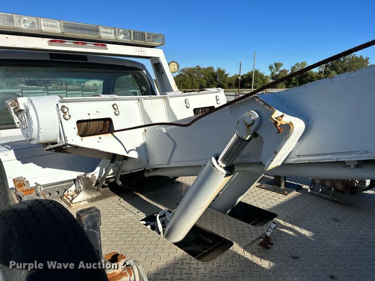 image for item NQ9504 2005 Ford F550  tow truck