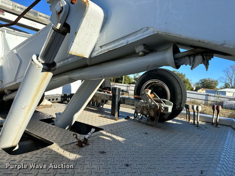 image for item NQ9504 2005 Ford F550  tow truck