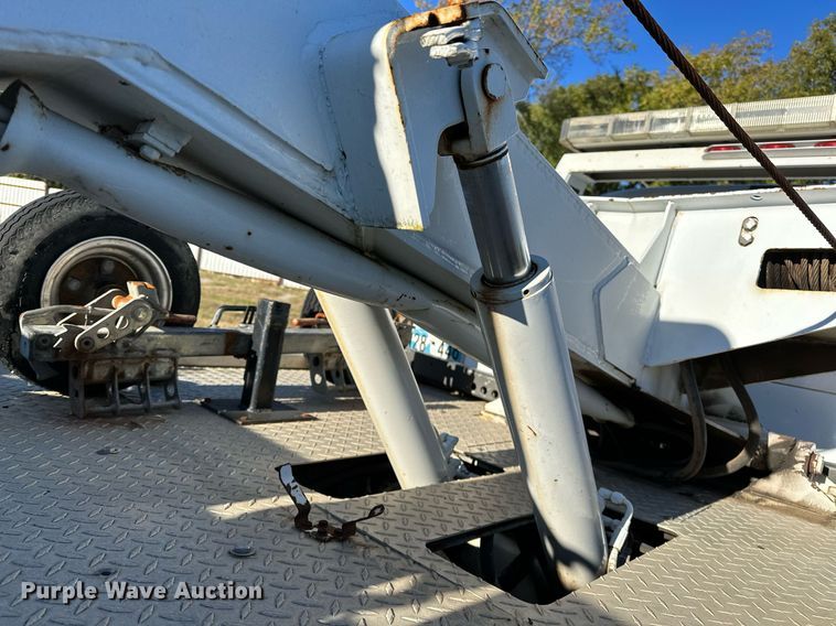 image for item NQ9504 2005 Ford F550  tow truck