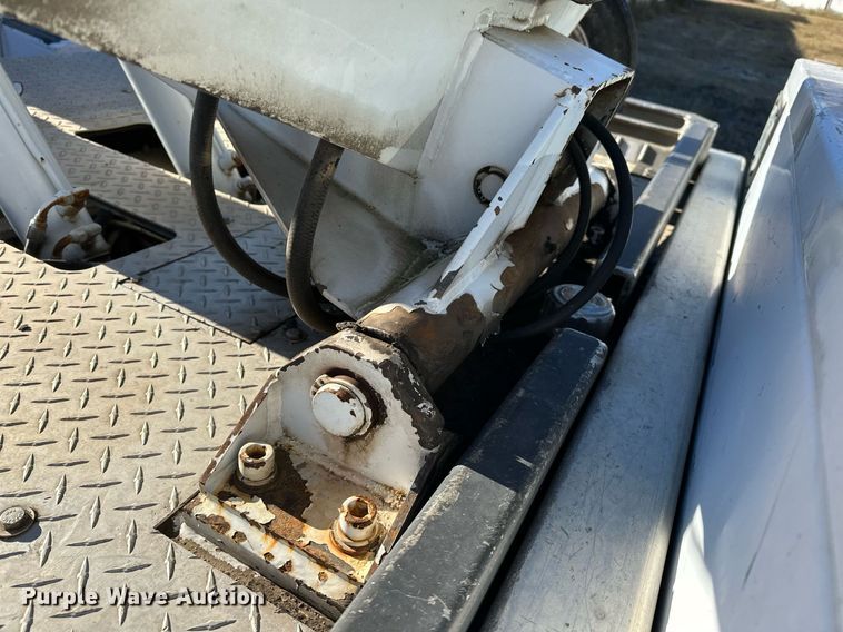 image for item NQ9504 2005 Ford F550  tow truck