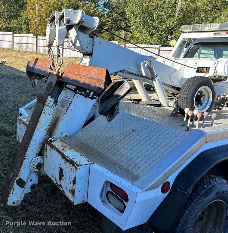 image for item NQ9504 2005 Ford F550  tow truck