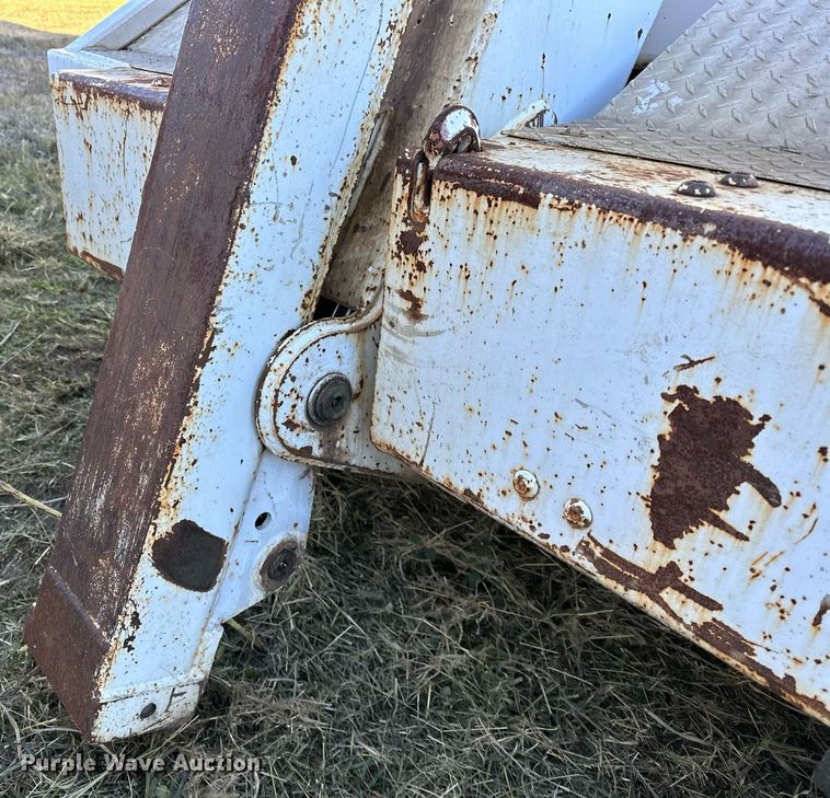 image for item NQ9504 2005 Ford F550  tow truck