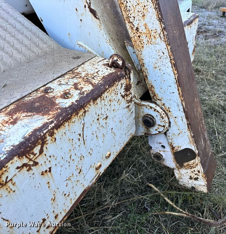 image for item NQ9504 2005 Ford F550  tow truck