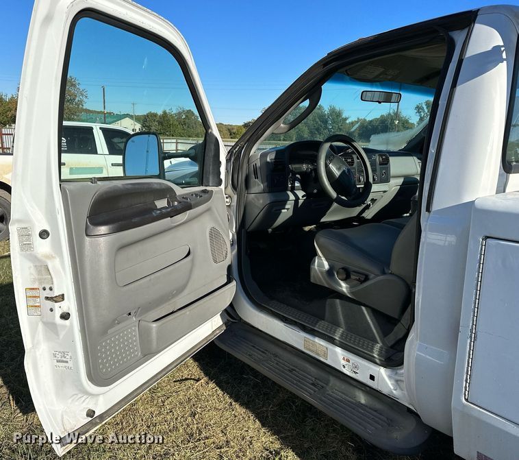 image for item NQ9504 2005 Ford F550  tow truck