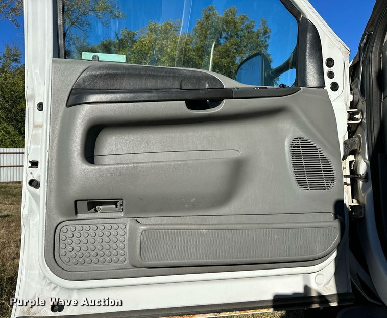 image for item NQ9504 2005 Ford F550  tow truck