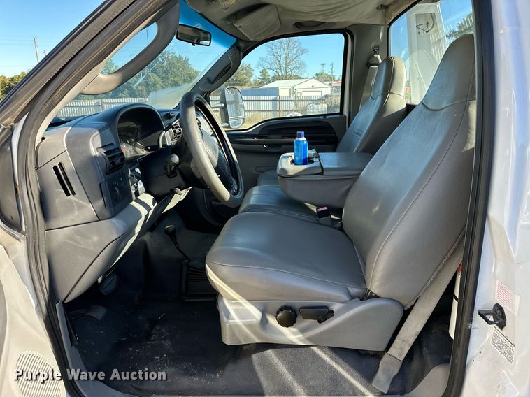 image for item NQ9504 2005 Ford F550  tow truck