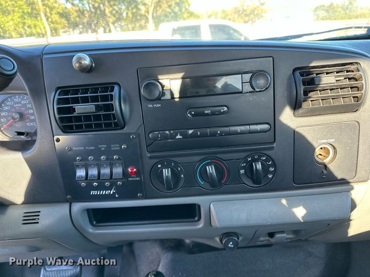 image for item NQ9504 2005 Ford F550  tow truck