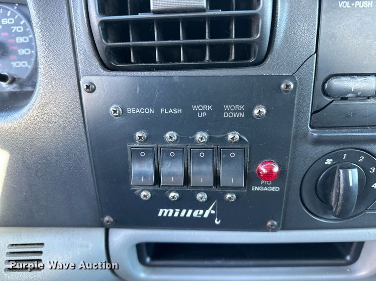 image for item NQ9504 2005 Ford F550  tow truck