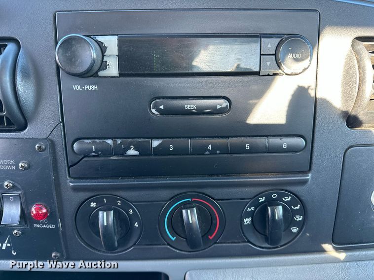 image for item NQ9504 2005 Ford F550  tow truck