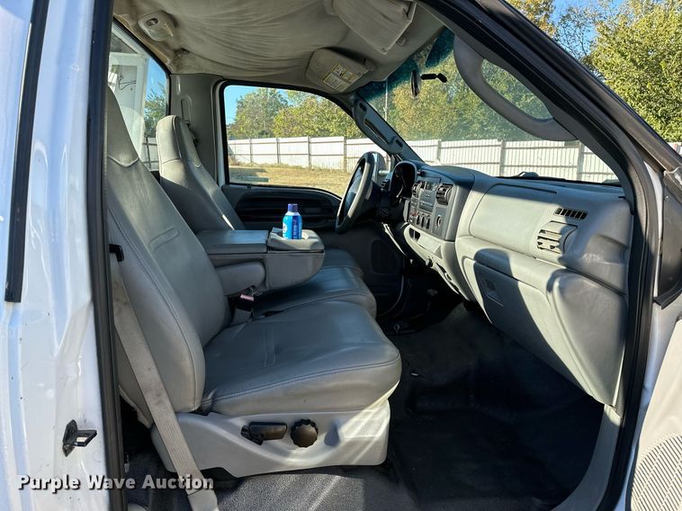 image for item NQ9504 2005 Ford F550  tow truck