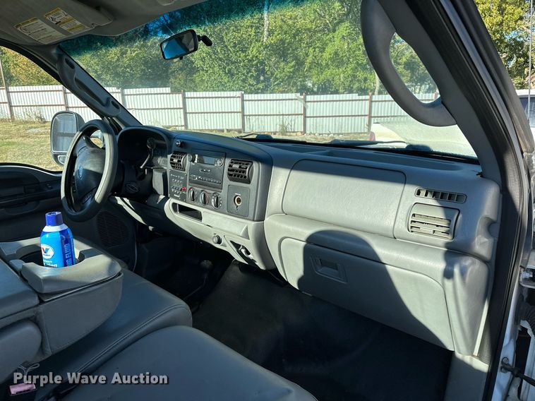 image for item NQ9504 2005 Ford F550  tow truck