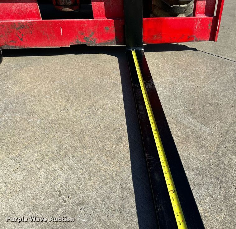 image for item NQ9952 1996 Manitou M240CP  forklift