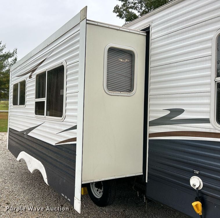 image for item NQ9961 2007 Keystone Hornet