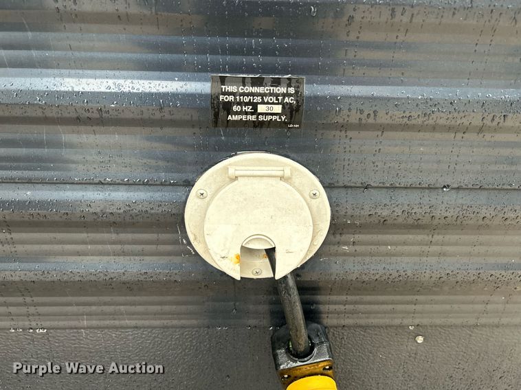 image for item NQ9961 2007 Keystone Hornet