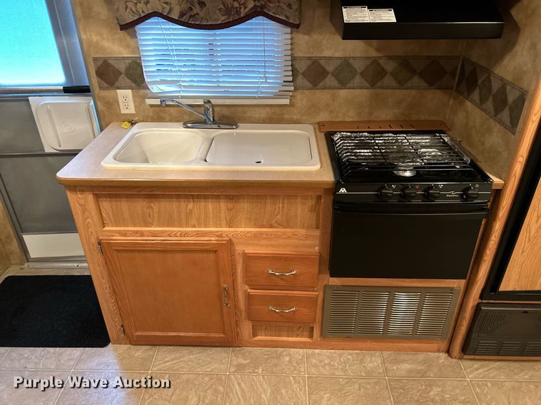 image for item NQ9961 2007 Keystone Hornet