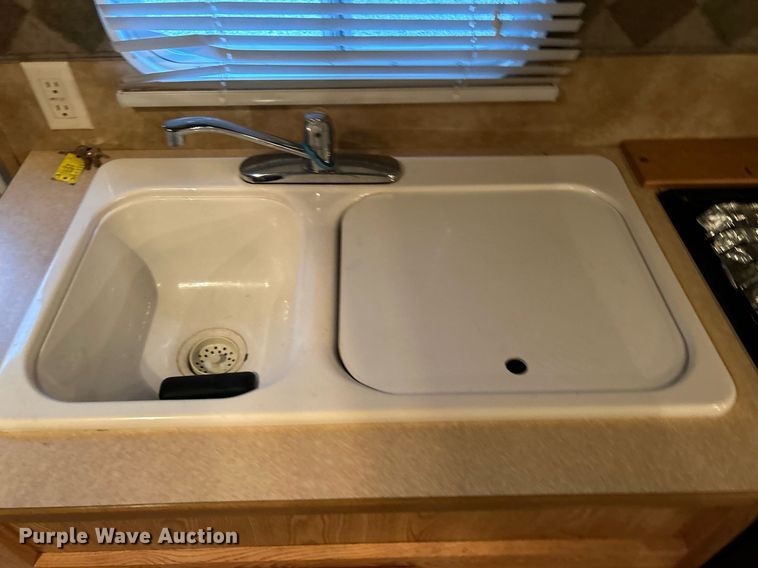 image for item NQ9961 2007 Keystone Hornet