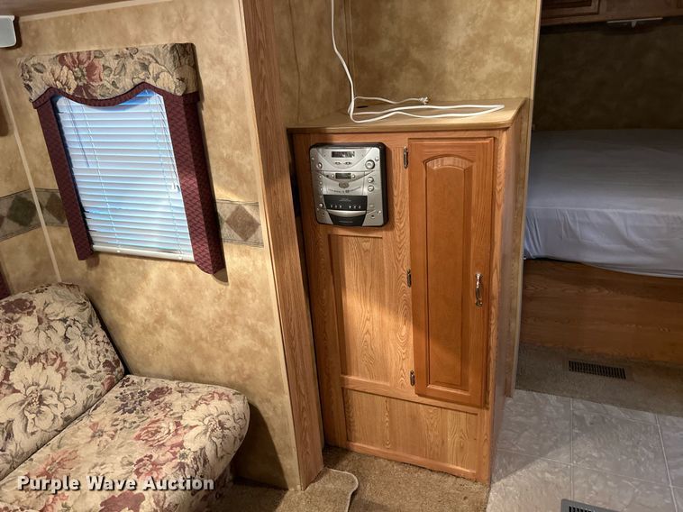 image for item NQ9961 2007 Keystone Hornet