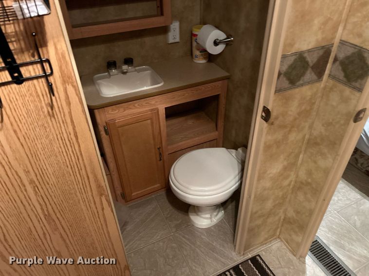 image for item NQ9961 2007 Keystone Hornet