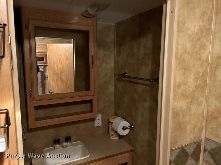 image for item NQ9961 2007 Keystone Hornet