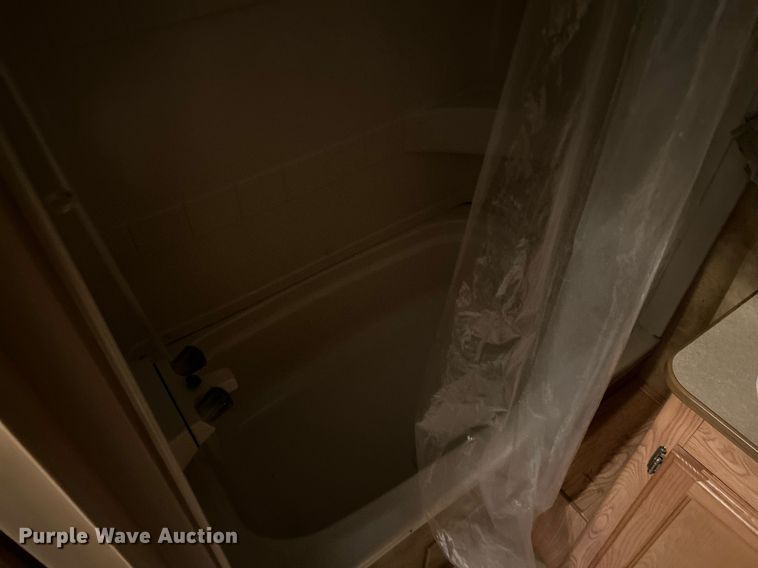 image for item NQ9961 2007 Keystone Hornet