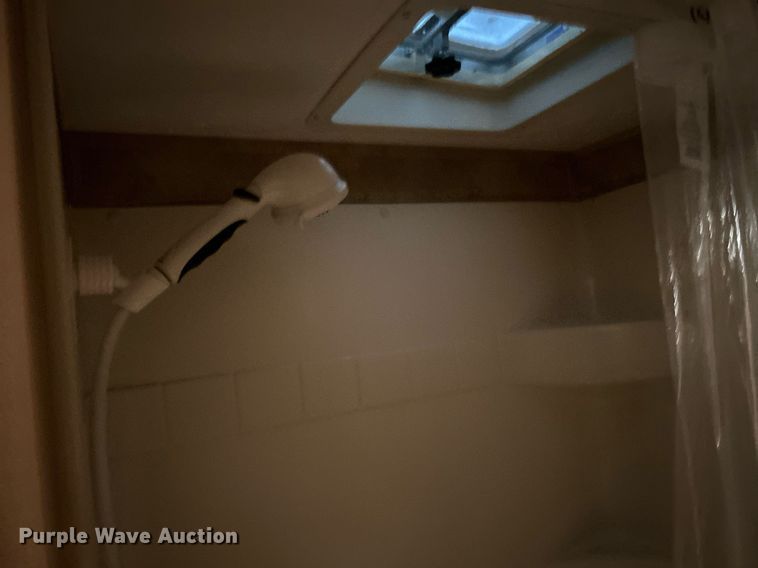 image for item NQ9961 2007 Keystone Hornet