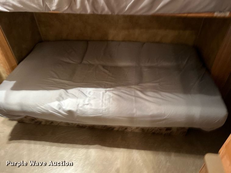 image for item NQ9961 2007 Keystone Hornet