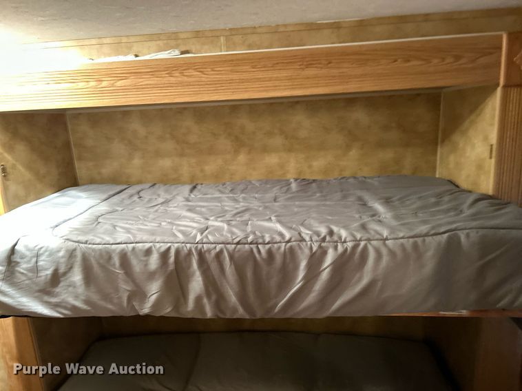 image for item NQ9961 2007 Keystone Hornet