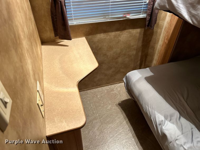 image for item NQ9961 2007 Keystone Hornet