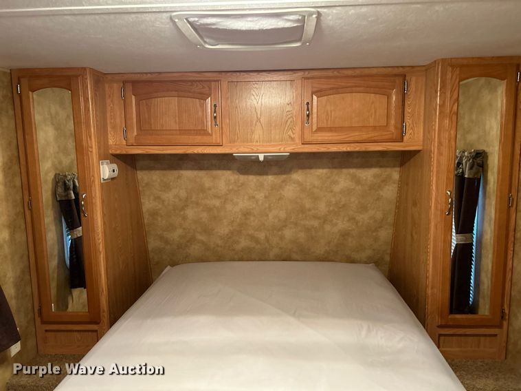 image for item NQ9961 2007 Keystone Hornet