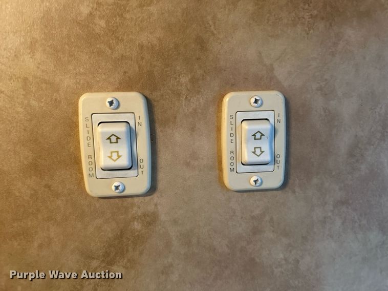 image for item NQ9961 2007 Keystone Hornet