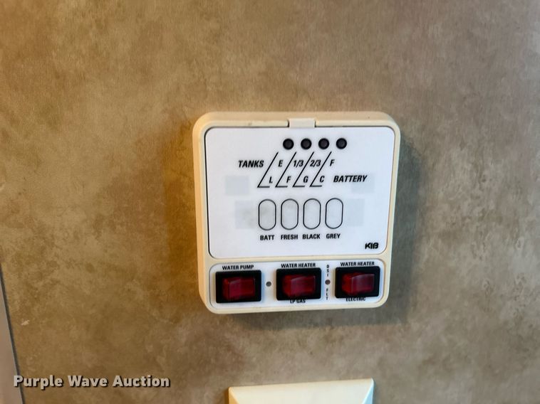 image for item NQ9961 2007 Keystone Hornet