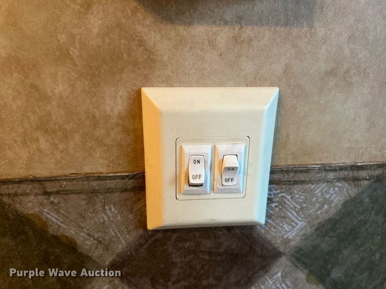 image for item NQ9961 2007 Keystone Hornet